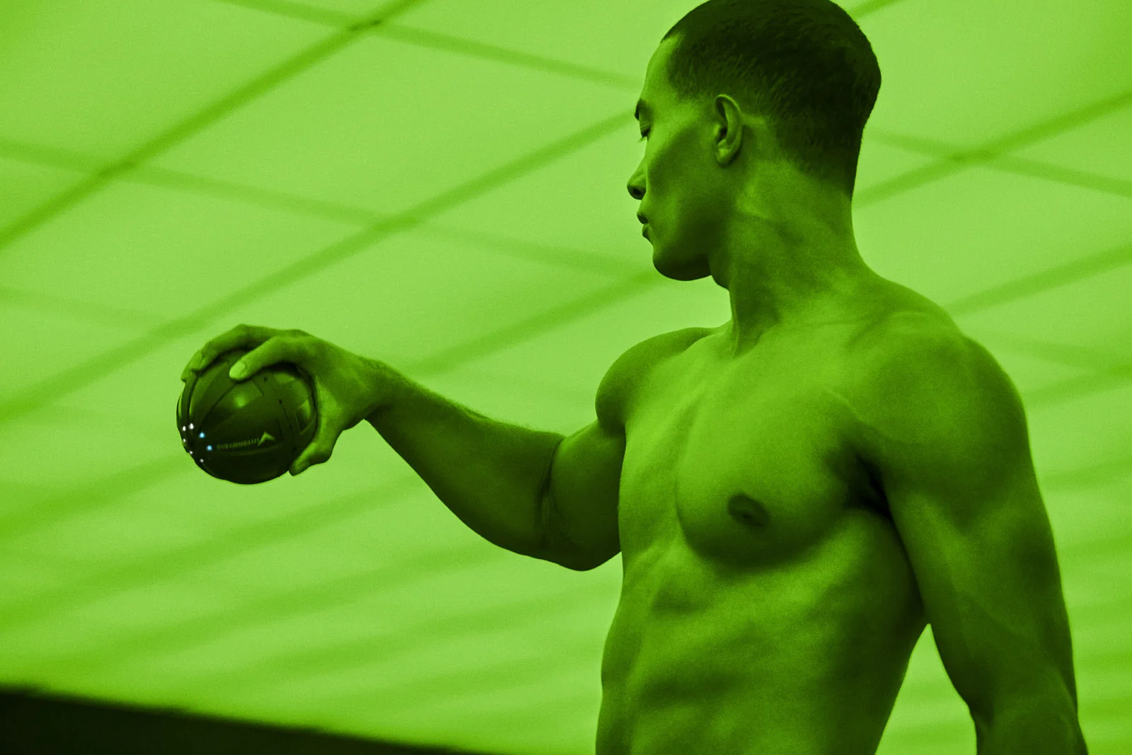 michael-scott-slosar-fitness-Hyperice-HyperSphere-vibration-technology-massage-ball-training-muscle-recovery-rehabilitation-2018-047_05_M_2841_RT.jpg