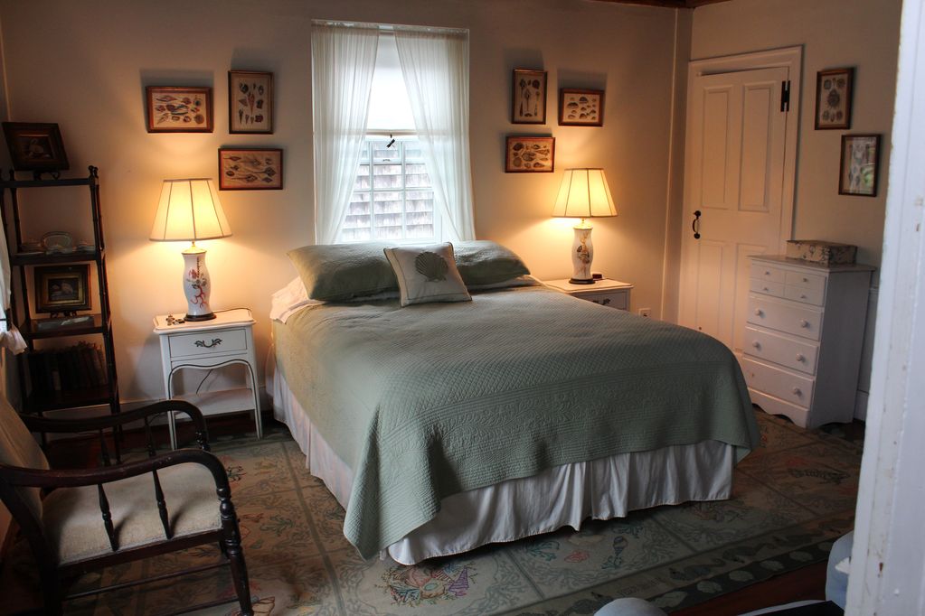 Queen Bedroom 2 with shared bathroom