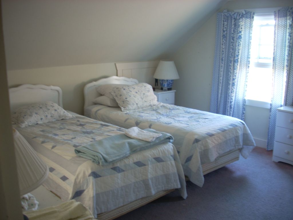 Twin bedroom 1