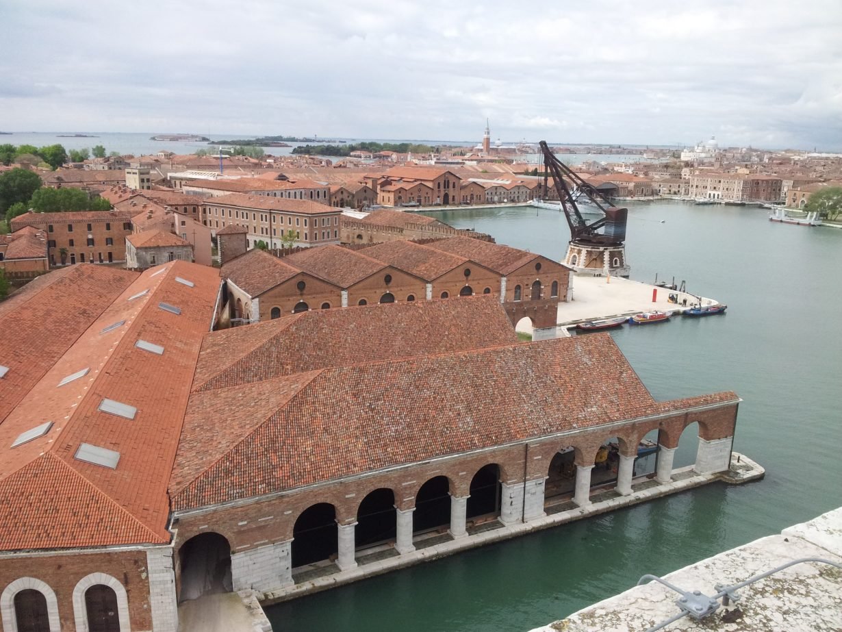 Overview-Arsenale_Photo-by-Andrea-Avezzù-Courtesy-La-Biennale-di-Venez...-1230x923.jpg