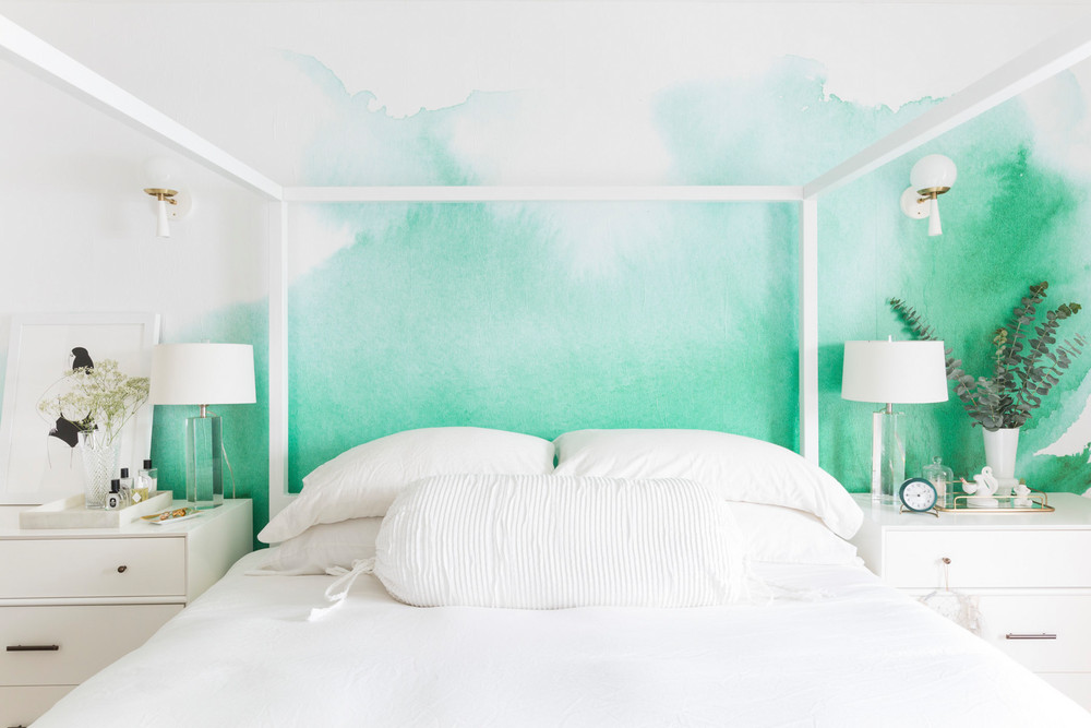 an-nyc-rental-that-looks-straight-out-of-la-ombre-green-wallpaper-bedroom-5a6fa2e5727e7f083ec17146-w1000_h1000.jpg