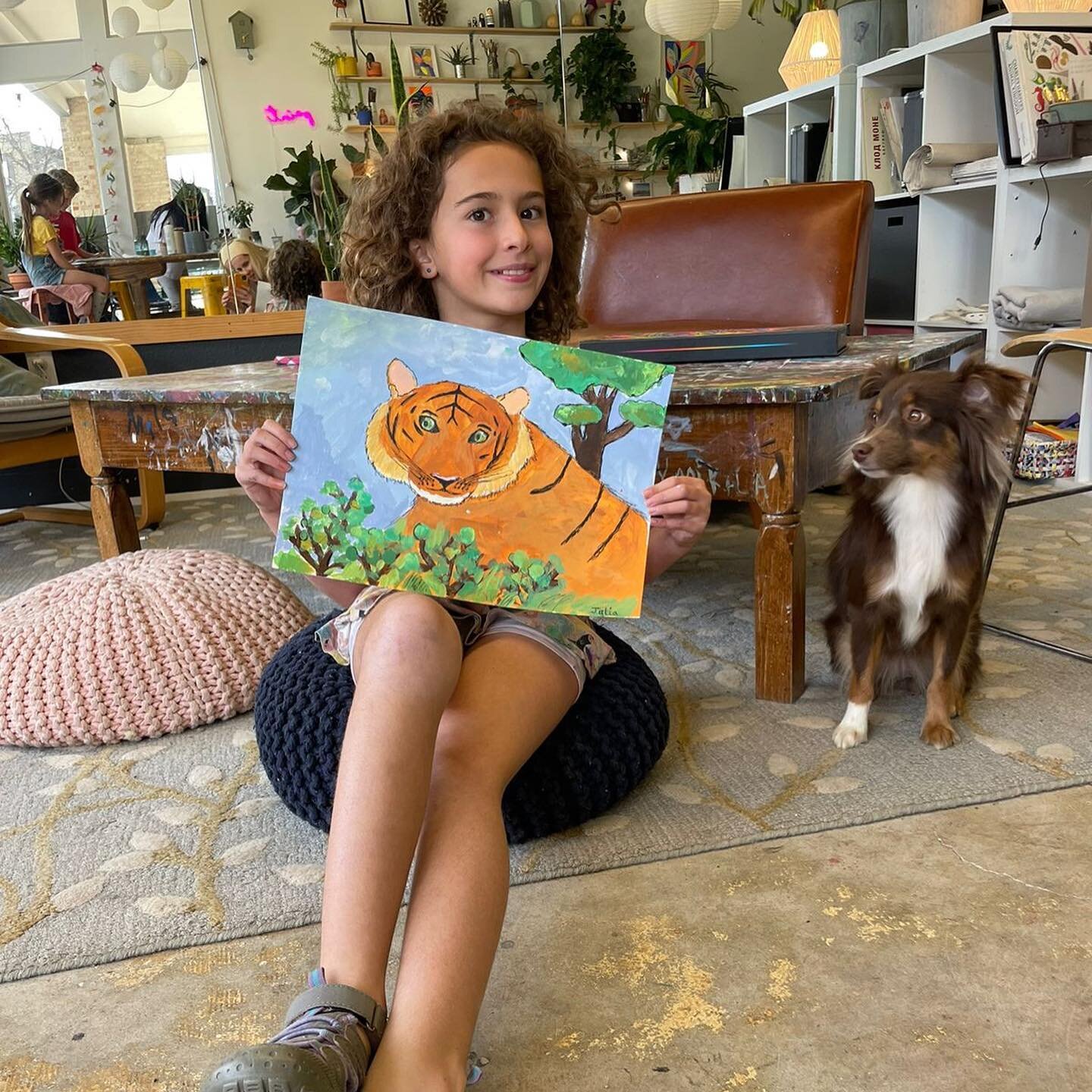 When a student is so proud of herself, and ask us to take a picture for instagram 👌✨❤️ we are also very proud of you, girly 👊

This is Julia, little talented 10 year old 👩🏽&zwj;🎨🎨🐯