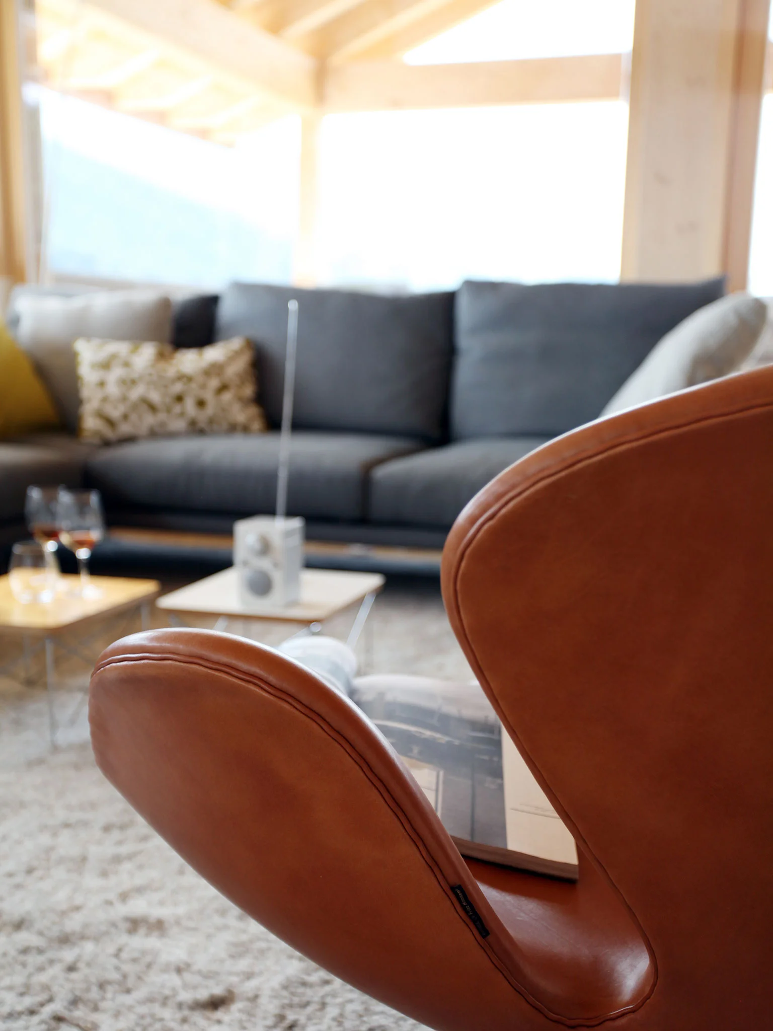 Chalet_Vercorin_desiron_lizen_mobilier_contemporain08.jpg
