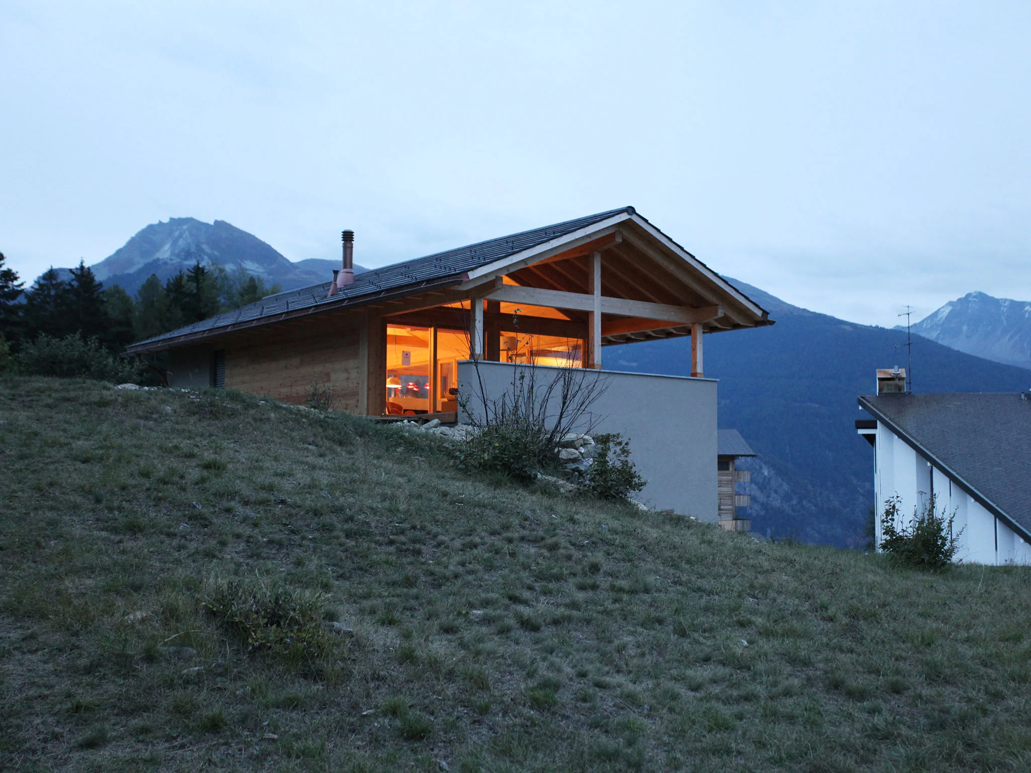 Chalet_Vercorin_desiron_lizen_mobilier_contemporain15.jpg