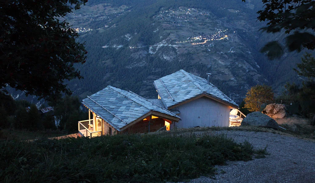 Chalet_Valet_Suisse_desiron_lizen_mobilier_contemporain01.jpg
