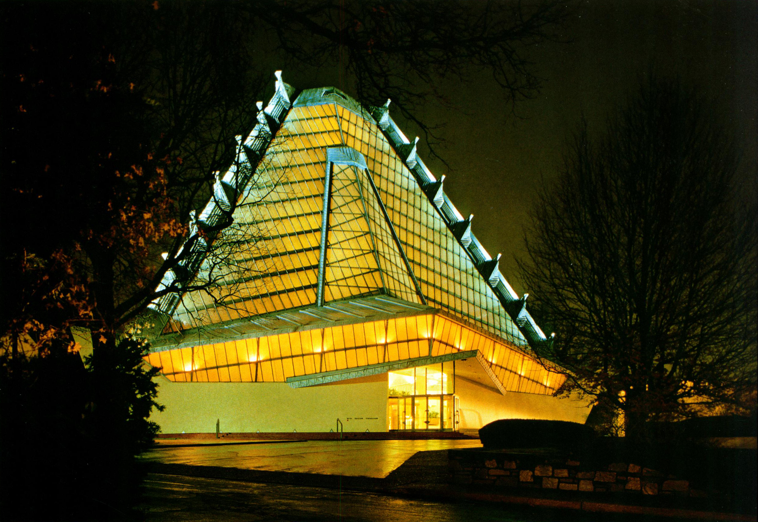 Photograph: Balthazar Korab. Beth Sholom Synagogue