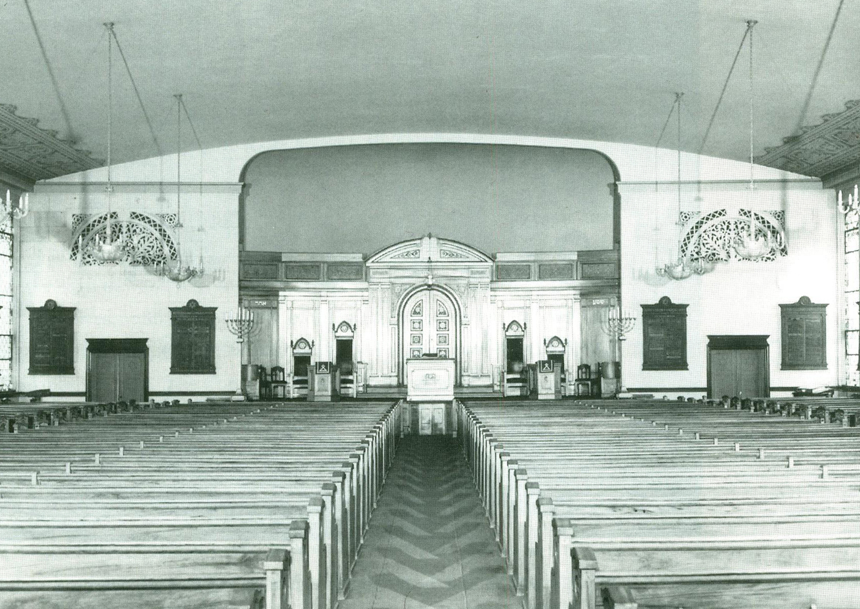 Beth Sholom's founding synagogue in Philadelphia (1919), prior to their suburban relocation to Wright's synagogue. The format of the sanctuary follows typical pew-based Christian configurations un-segregated by gender.