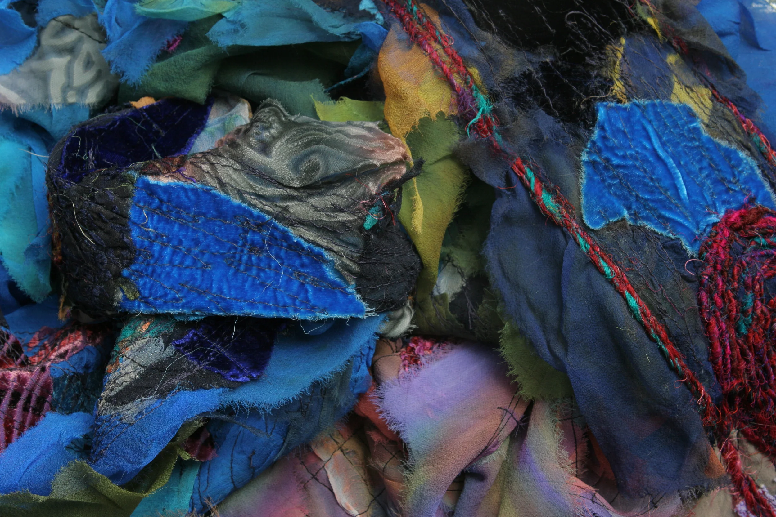 SKITZO SCARF BLUE DETAIL.jpg