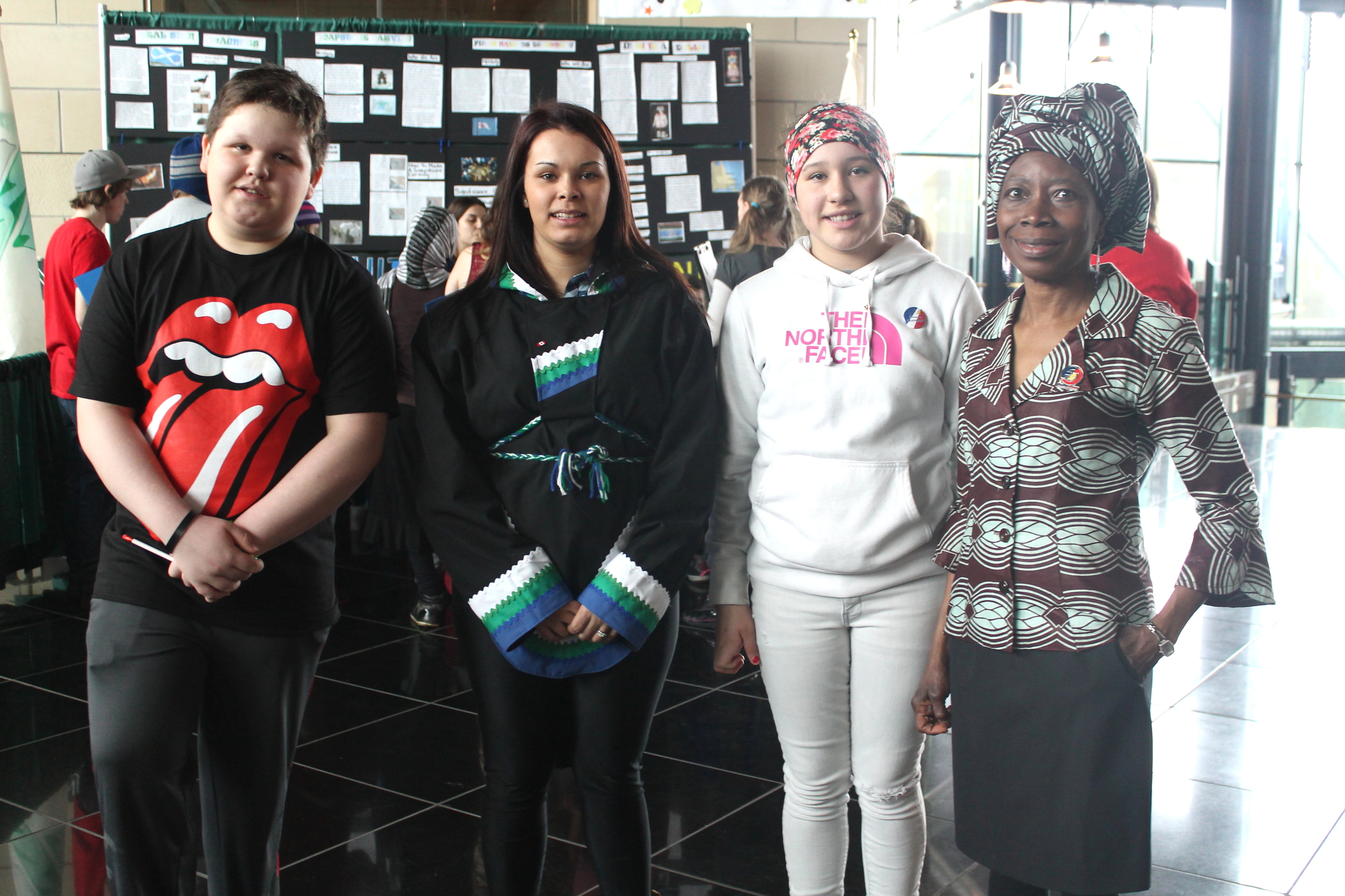Lloydetta with Makkovik teacher and students.jpg