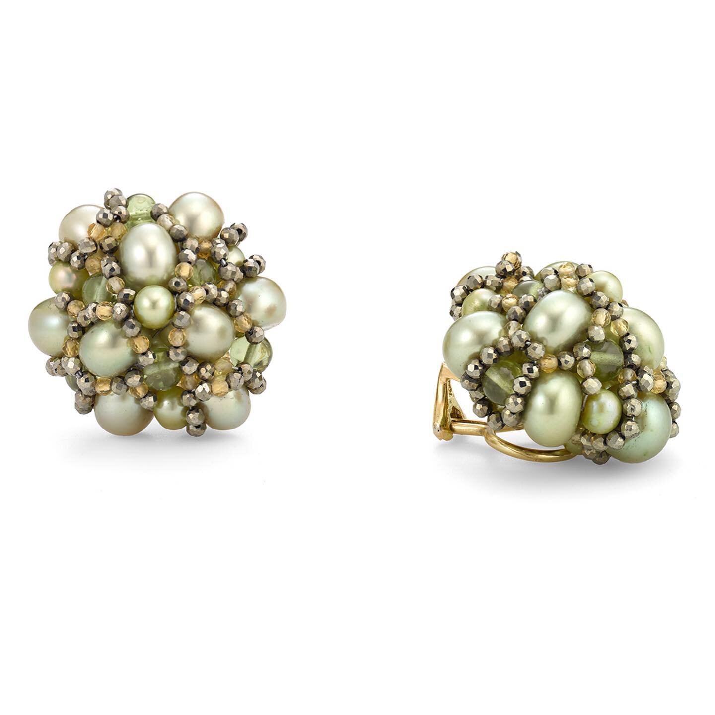 PAVLOVA&hellip;ear clips.  Peridot, Pearls, Citrine, 18K gold.  Bursting with verdant pearls, peridot and citrine, the bold and sensual shape of these ear clips recalls the luscious fullness of the peony.⁠
.⁠
.⁠
.⁠
.⁠
 #arttransforms #artinspiration 