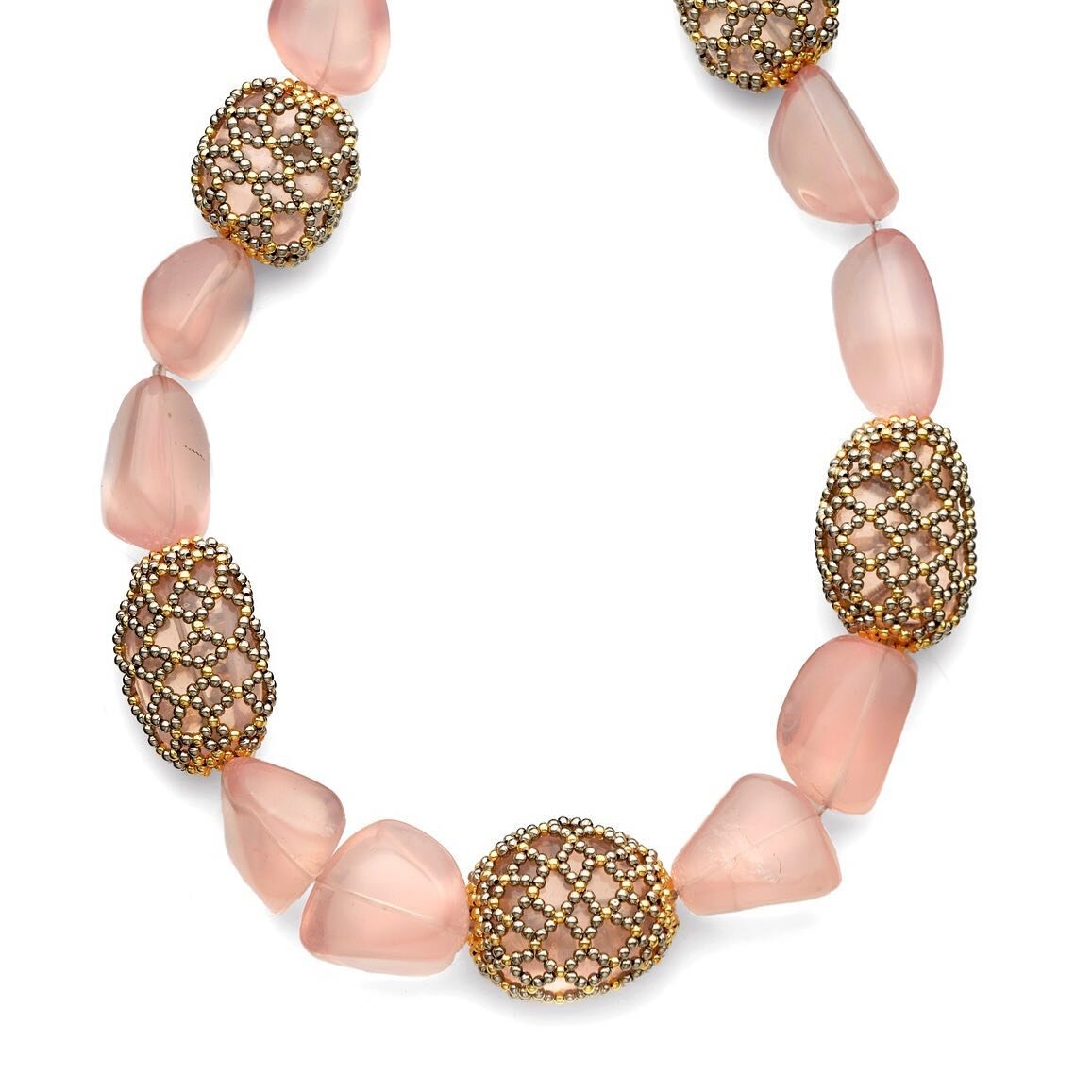 AURORA... collier. Rose quartz, 18k white and yellow gold. This vibrant necklace radiates&hellip; beckoning in the rose colored light of the warmer months.
.⁠
.⁠
.⁠
#aurora #newdawn #lavieenrose #rosecoloredglasses #ancientgold #granulation #artjewel