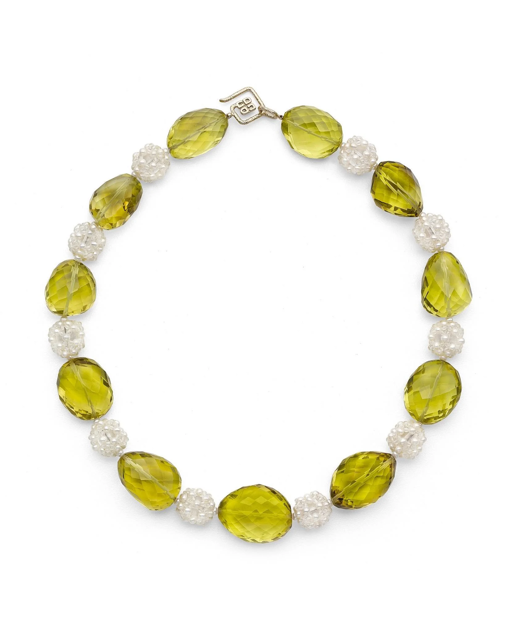 VERDANT... our collier of chartreuse citrine and woven pearl beads with 18k white gold.

.
.
.
.
 #collectibledesign #studiojewellery #metiersdart #artjewellery #colortheory #contemporaryjewelry #handmadejewelry #wovenjewelry #hautecouturejewelry #st