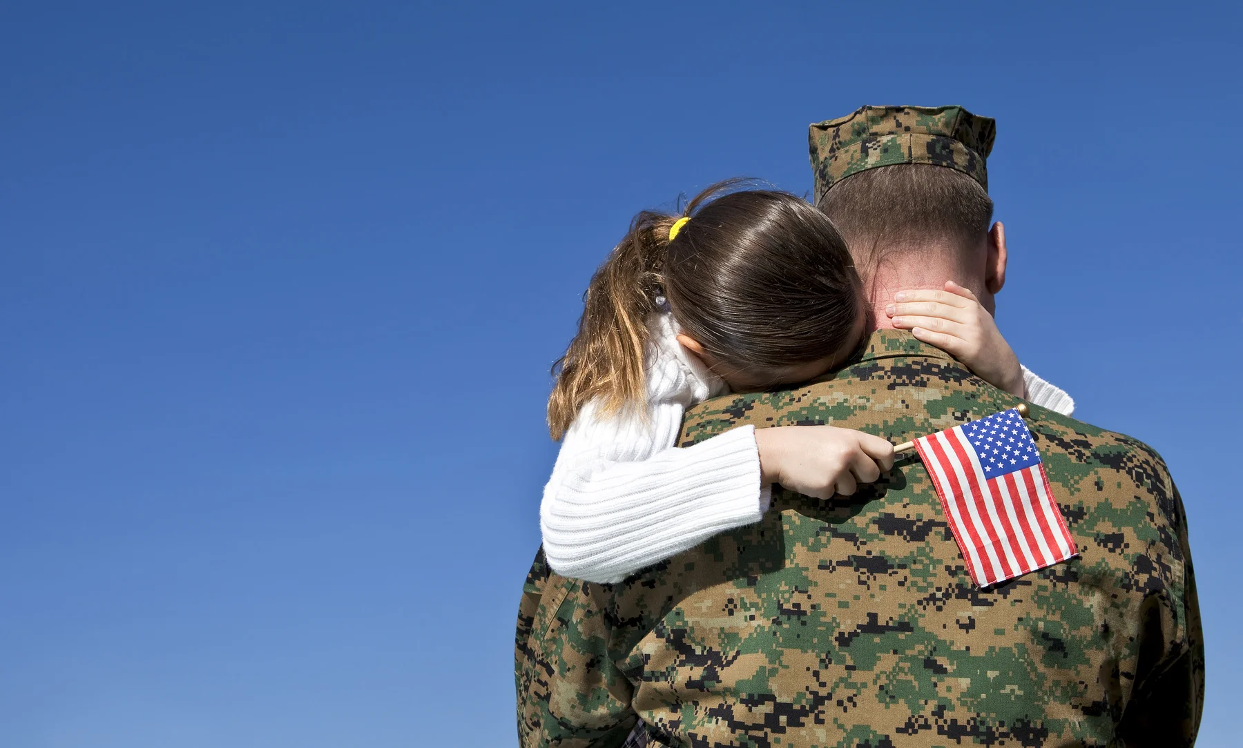 011803048-military-man-hugs-daughter.jpeg
