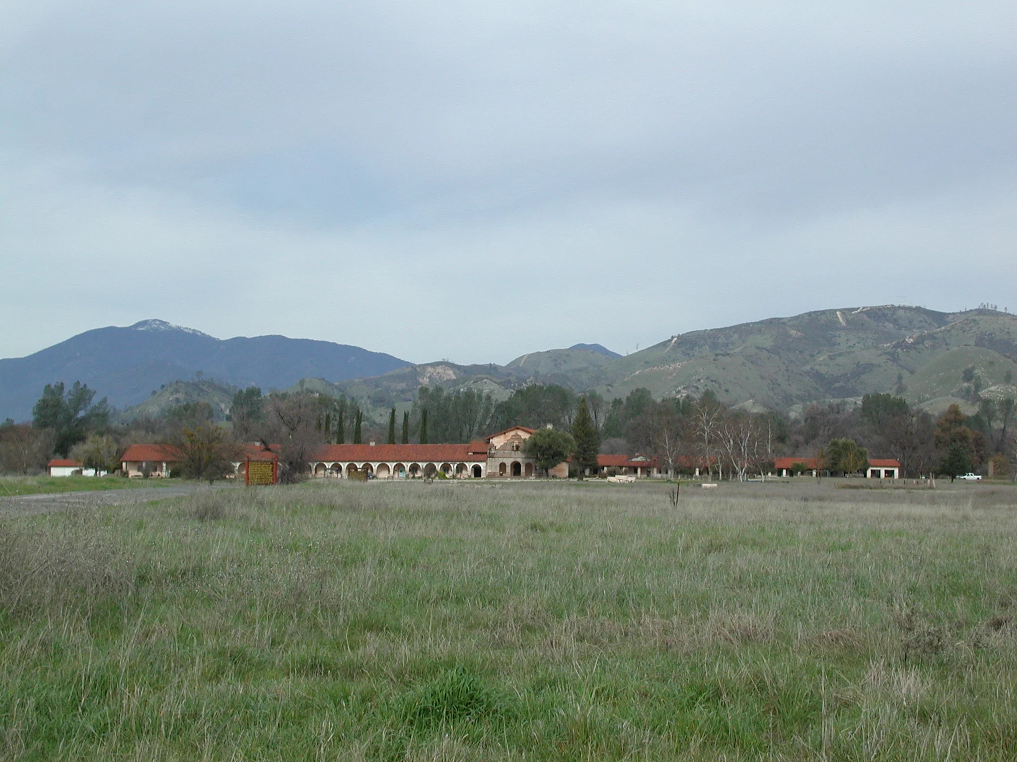 Fort_Hunter_Liggett_Mission_San_Antonio_CA-01lg.JPG