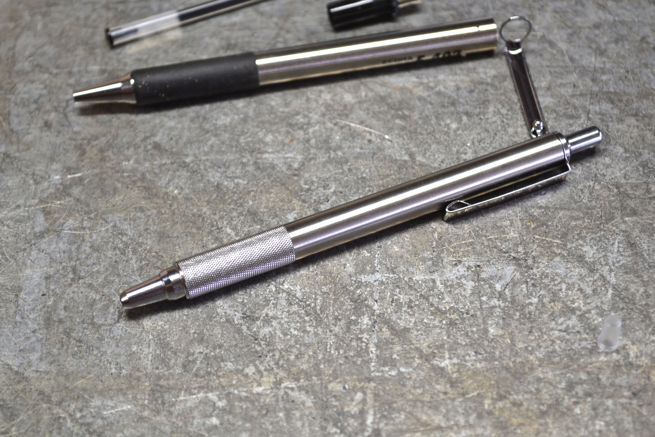 Ручка zebra f-701. Zebra 701. 7 стержень черный. Ручки шариковые зебра. Ручка zebra из нержавеющей стали.