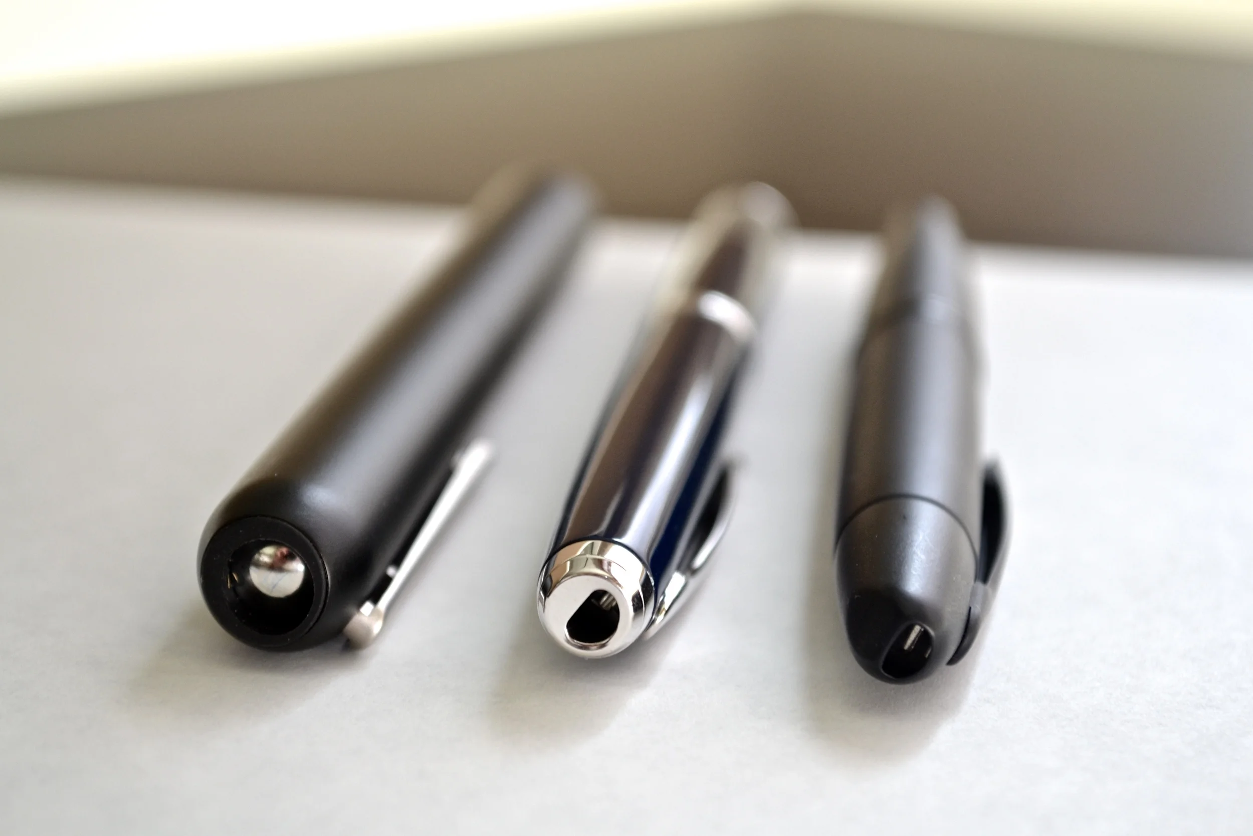 Some retractable comparisons: Dialog 3, Pilot Fermo, Pilot Vanishing Point