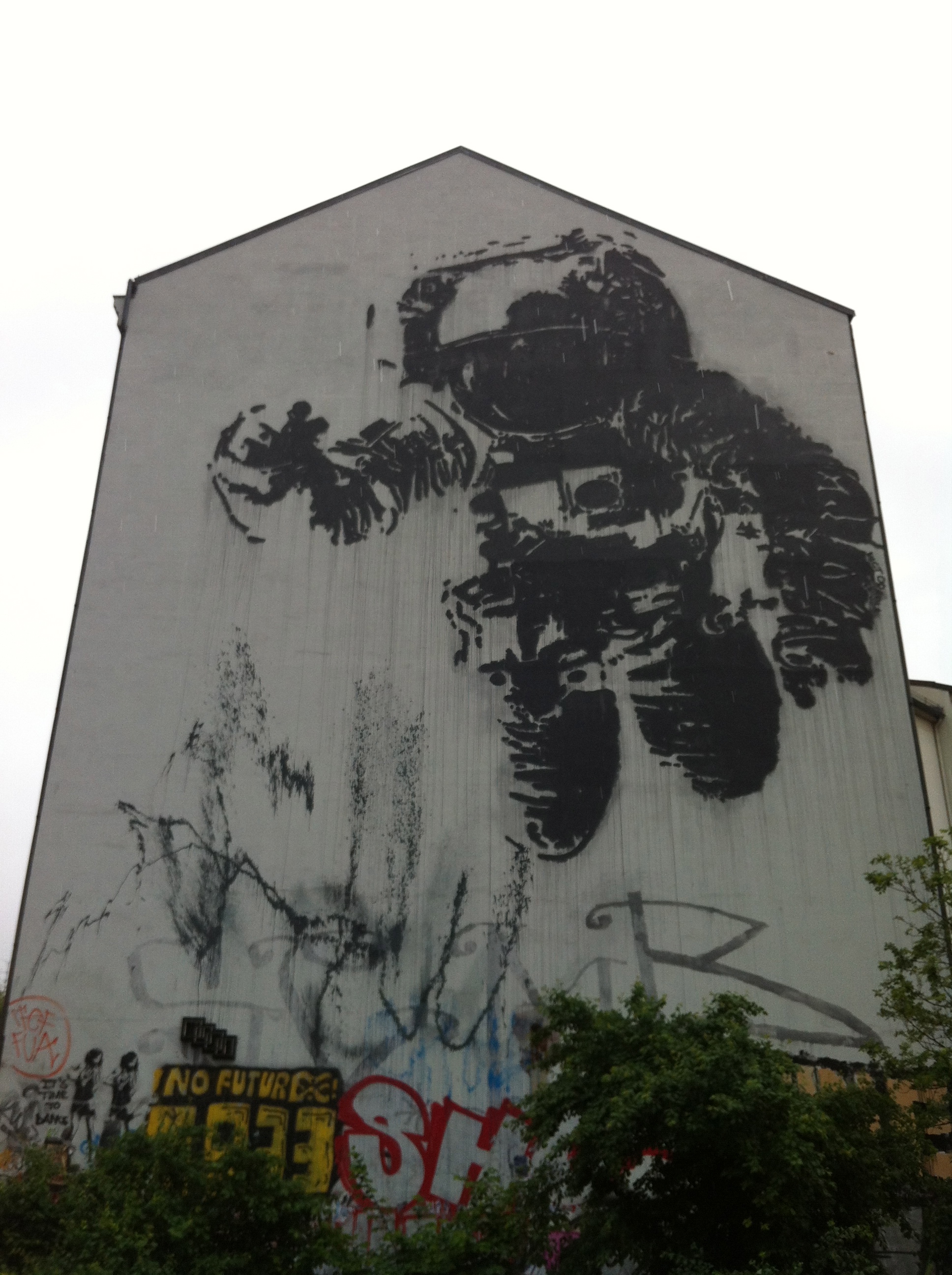 Victor Ash - Astronaut Berlin