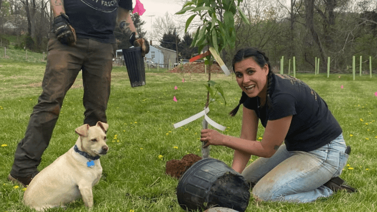 Have you met the person on the mat next to you?🫶🏽