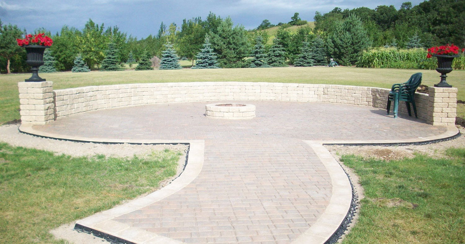 Smart_Look_Landscaping_myles-fire-pit.jpg
