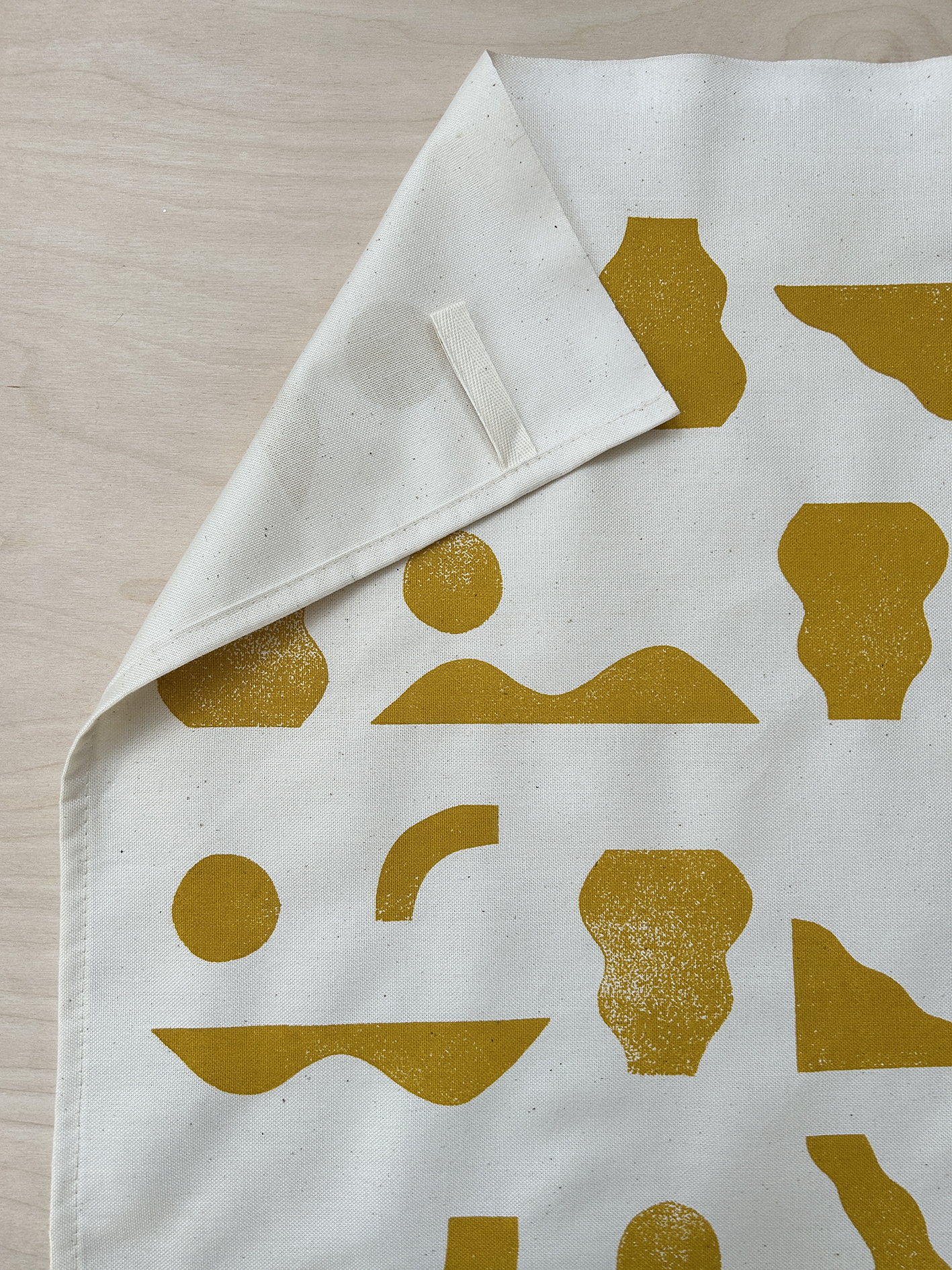 GEO PRINT SCREEN PRINTED TEA TOWEL MUSTARD HOUSE WARMING GIFT.png