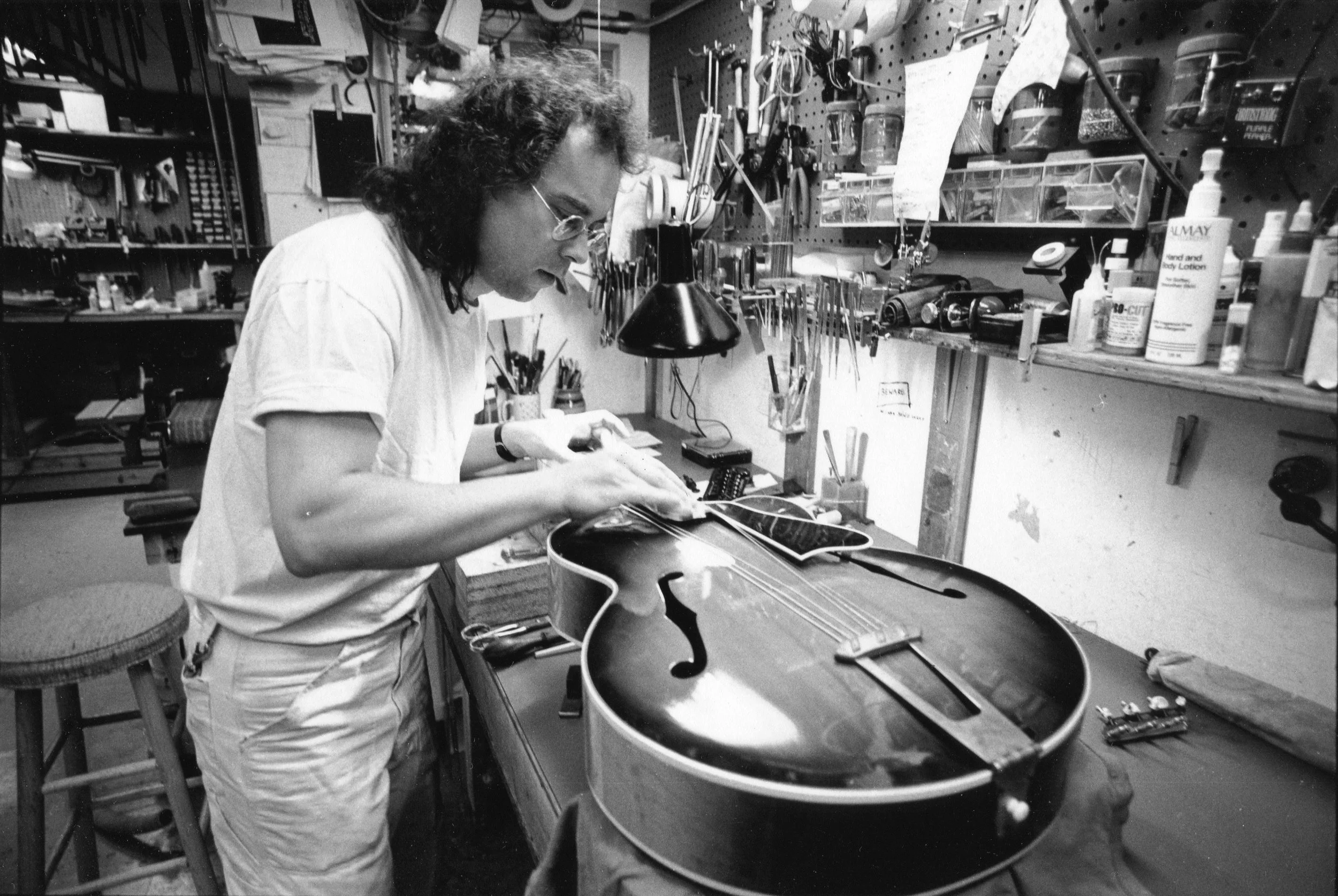 Flip at Mandolin Brothers Atelier 1991 photo credit Gene Lowinger_1 .jpg