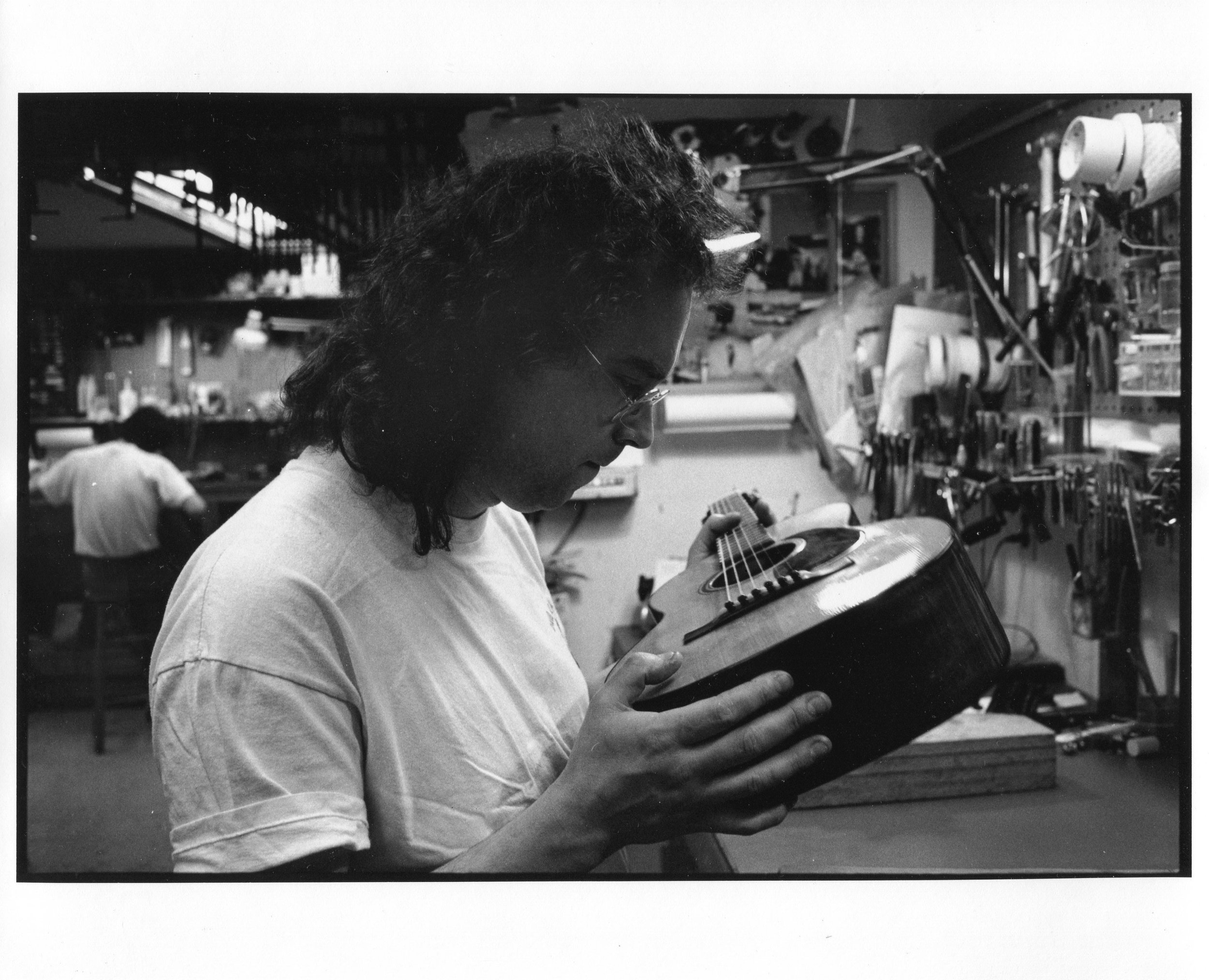 Flip at Mandolin Brothers Atelier 1991 photo credit Gene Lowinger_3 .jpg