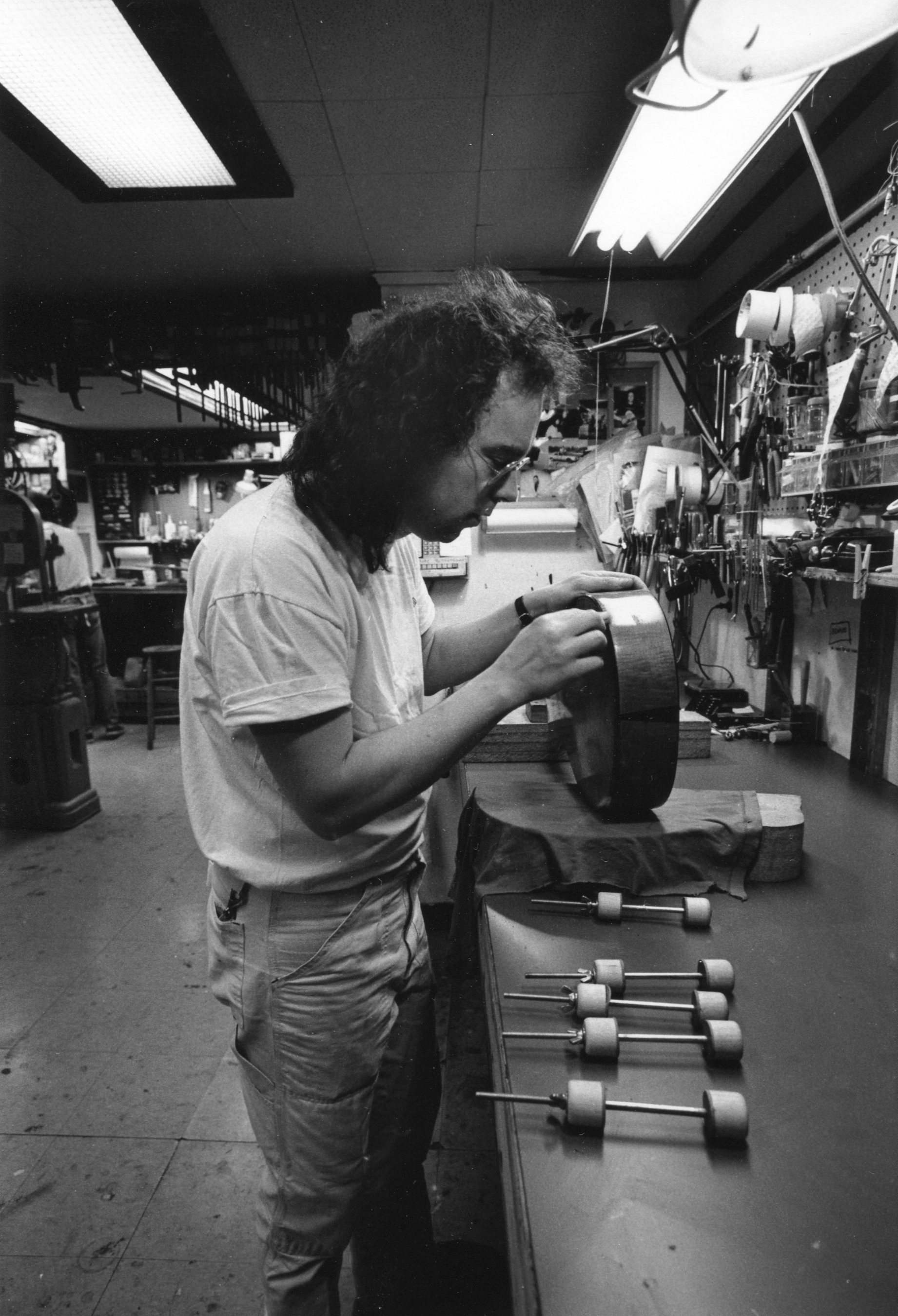 Flip at Mandolin Brothers Atelier Staten Island 1991 photo Credit by Gene Lowinger_6.jpg