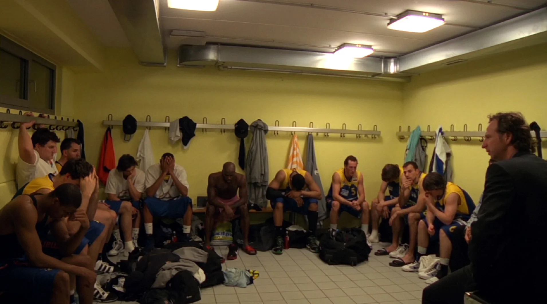 phoenix-in-der-asche_01-team-phoenix-hagen-nach-niederlage_press.jpg