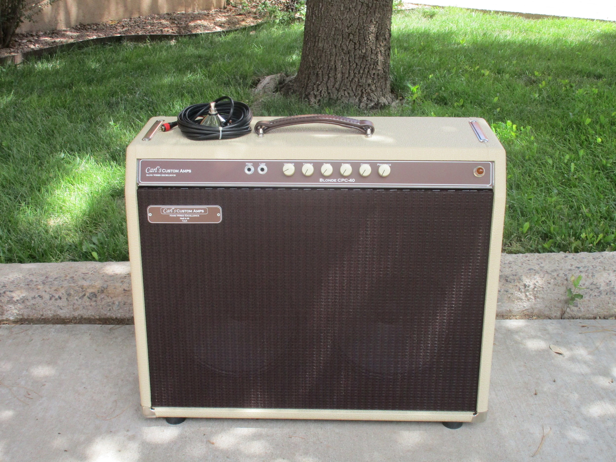 Custom Blonde CPC-40 Amp! 2X10 combo!!! The customer wanted a Blonde 40 Watter but with a custom Oxblood Grill and Alinco 10s. Great Vintage Tone and tremolo.