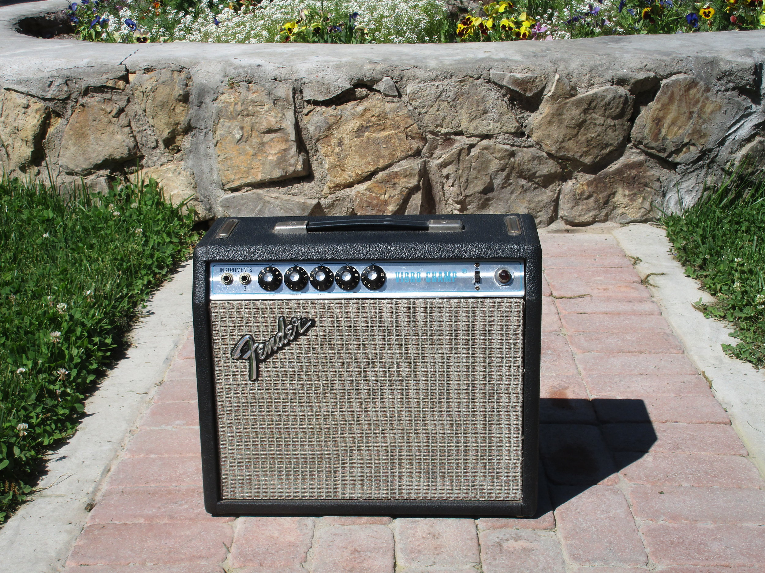 Fender Vibrochamp Restoration! This Silverface VibroChamp was in bad need of new caps, some new tubes and cleaning. All fixed up it sounds terrific!