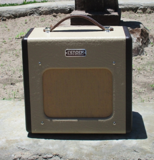 Fender Champ 600 modified with a hand wired circuit with grid leak biased octal 6SL7 pre-amp tube. The customer wanted a 40's Jump blues type tone and this delivers!