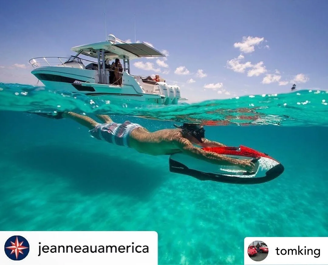 Enjoying a little vitamin-sea 🌊 ☀️
👨&zwj;💻 @theorlandodigitech 📸 @tomking
🛥 @jeanneauamerica

It&rsquo;s always a great time working with Tom King on &ldquo;set&rdquo;.