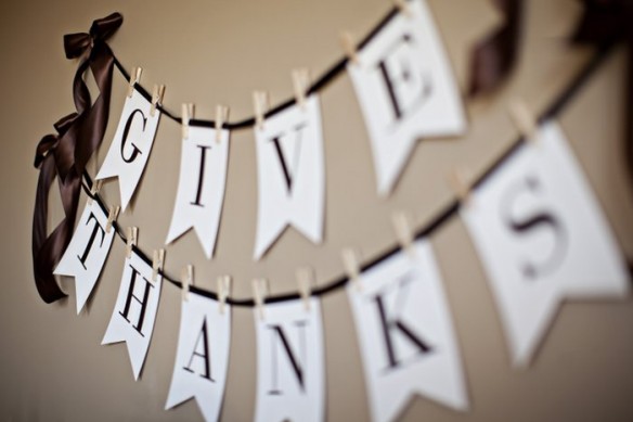 CLICK TO DOWNLOAD THE "GIVE THANKS" PRINTABLE BANNER ♡ // We used this last year, and it's seriously like the best DIY banner we could find. It doesn't kill your printer ink, it looks adorable on shiny paper, and all you need is ribbon + mini clothes pins to hang it! (not to mention, the rest of the printables in the blog post above are adorable too)
