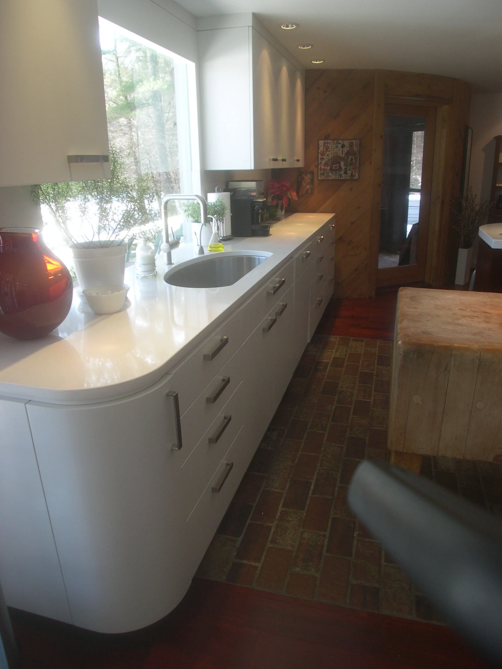 White modern kitchen