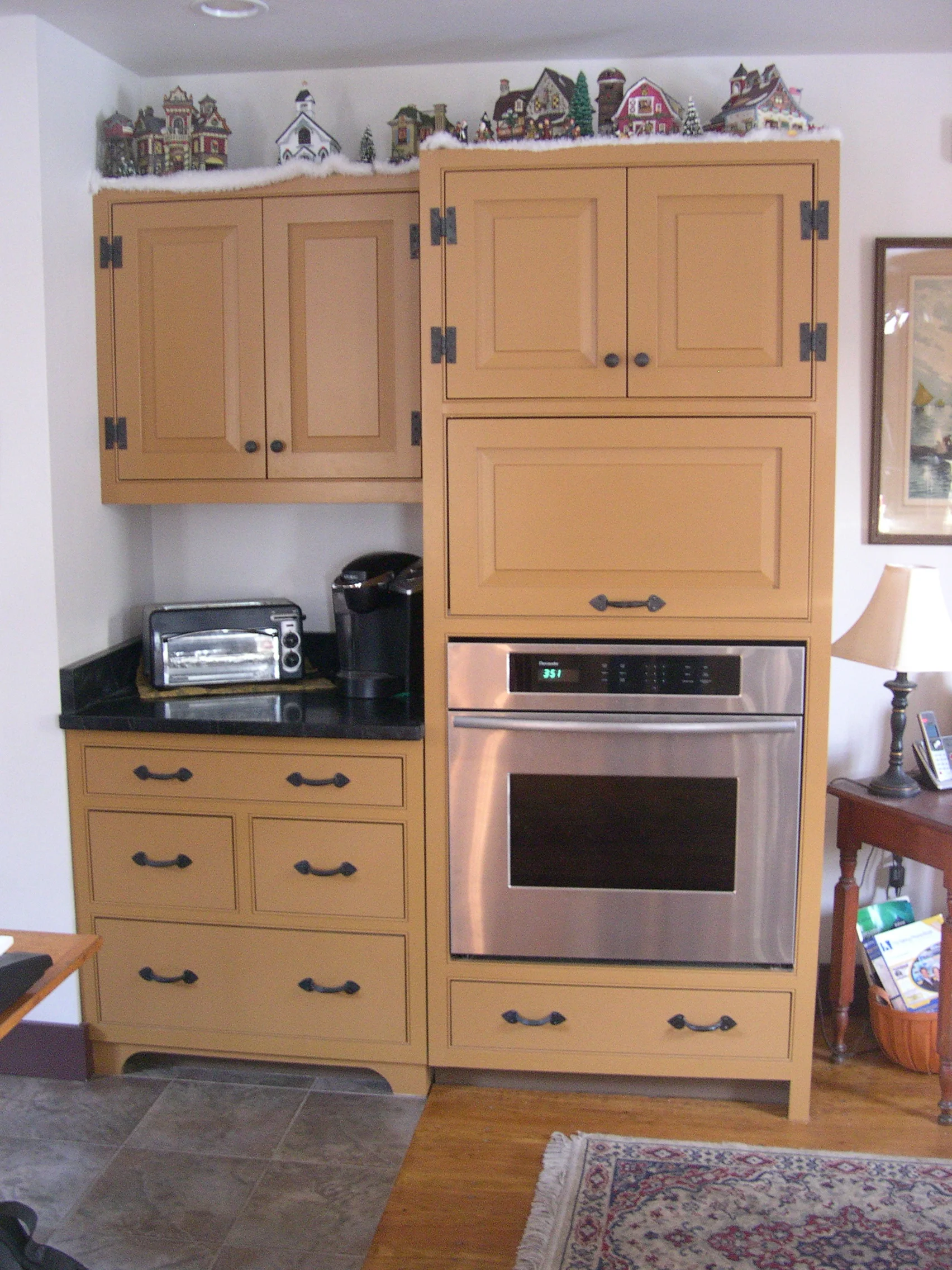 Early American kitchen - Oven wall