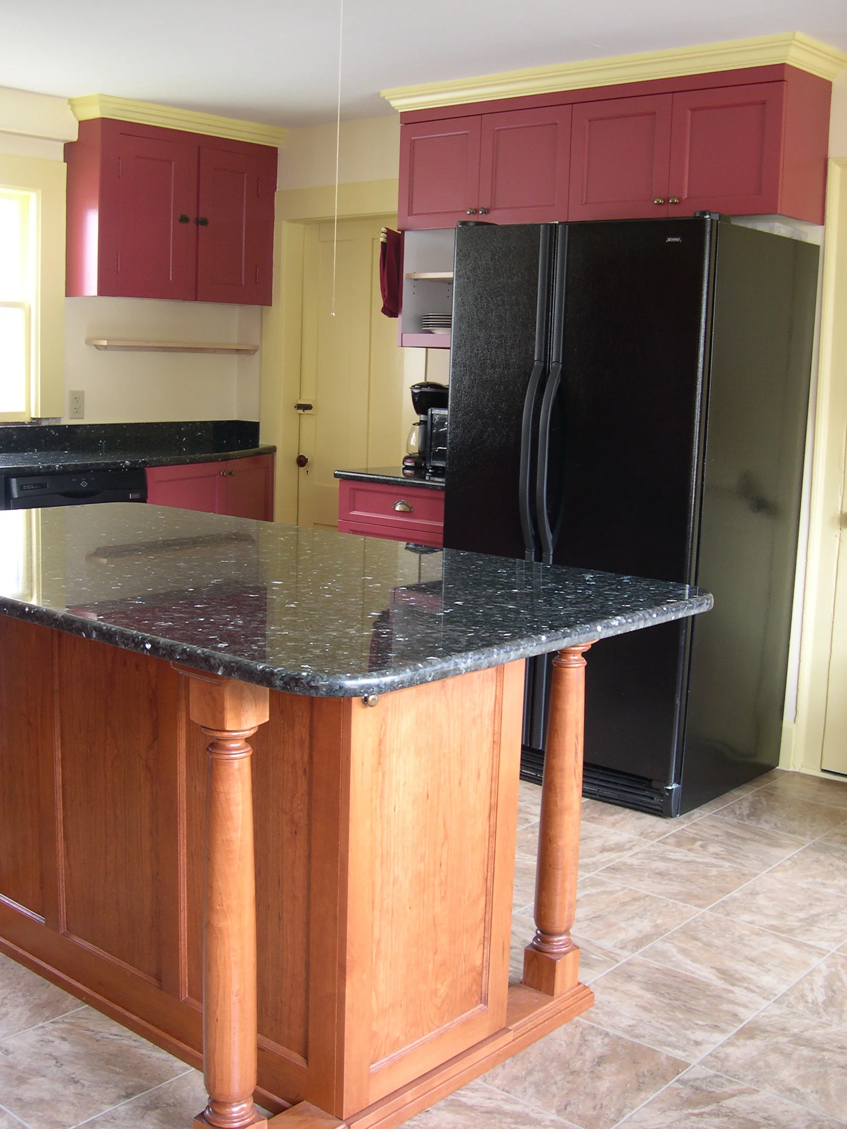Farm kitchen with island table