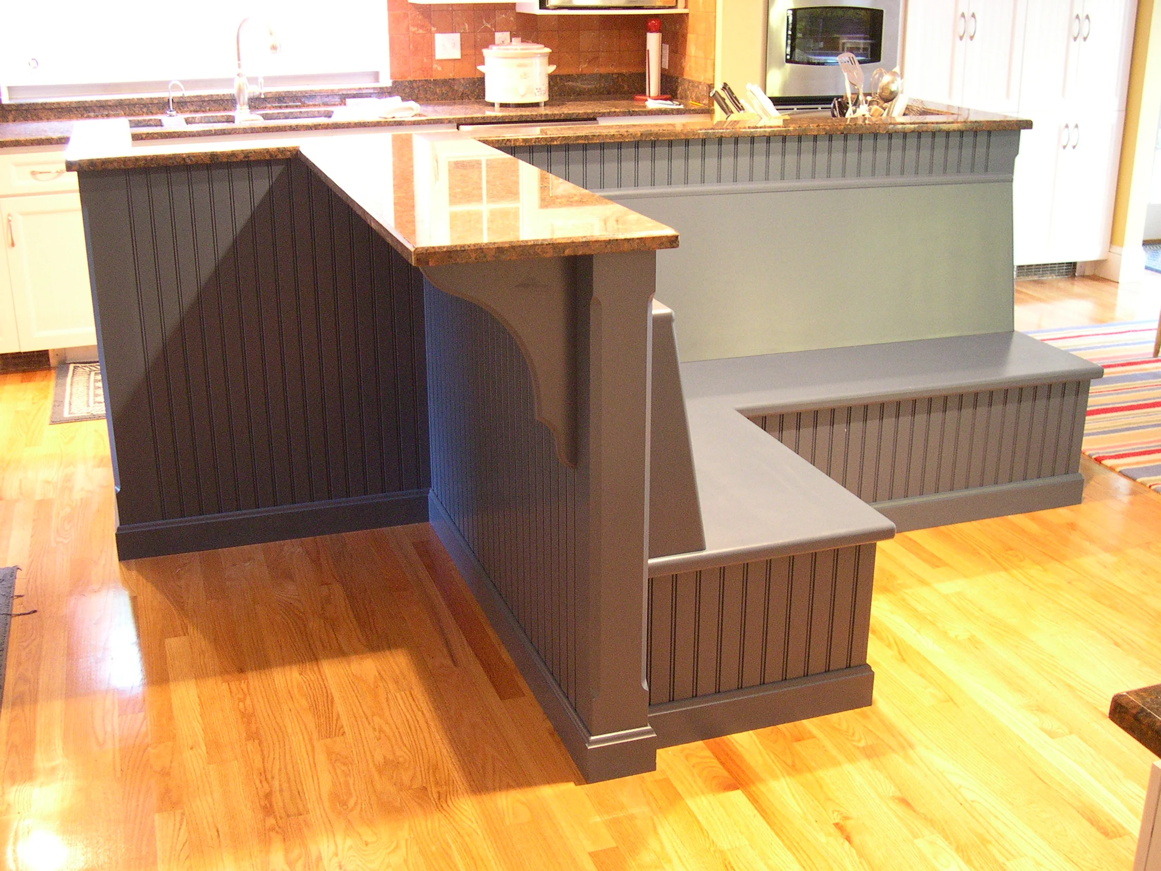 Beadboard island - Reverse side with bench seat