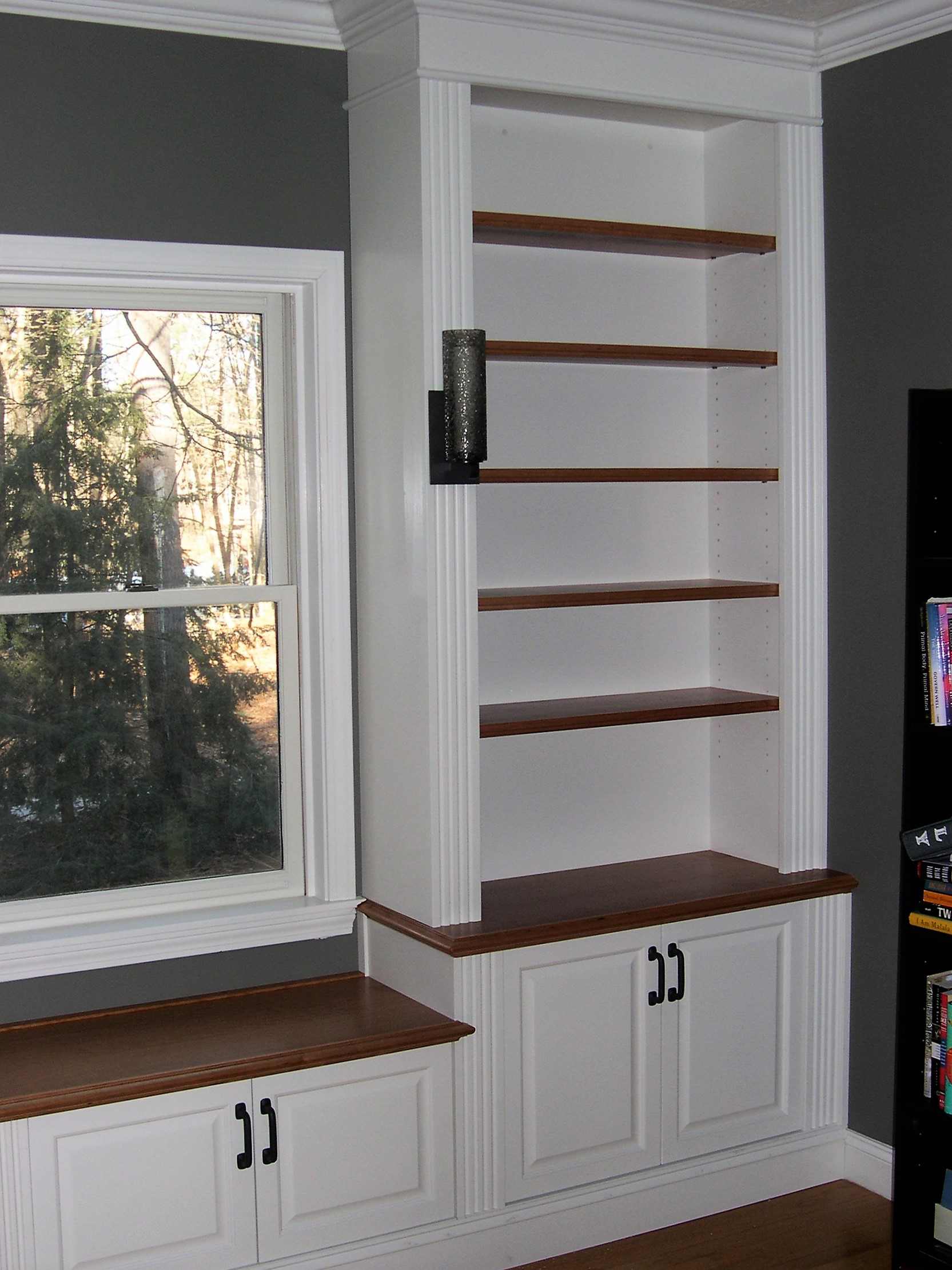 Window surround with cherry-lacquer finished counter tops and shelves - Detail view