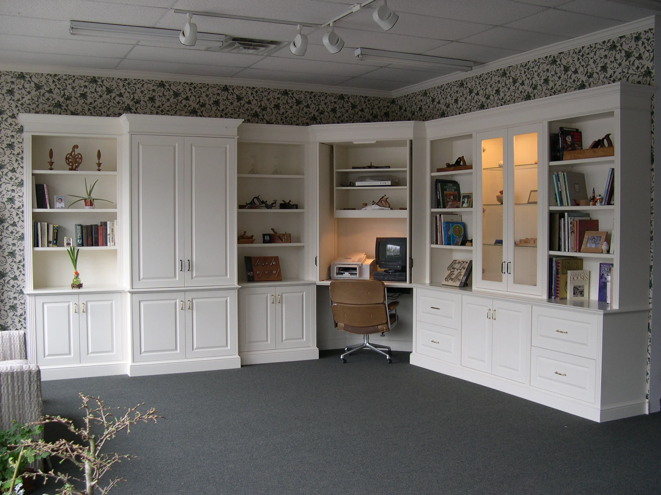 White corner unit with computer area