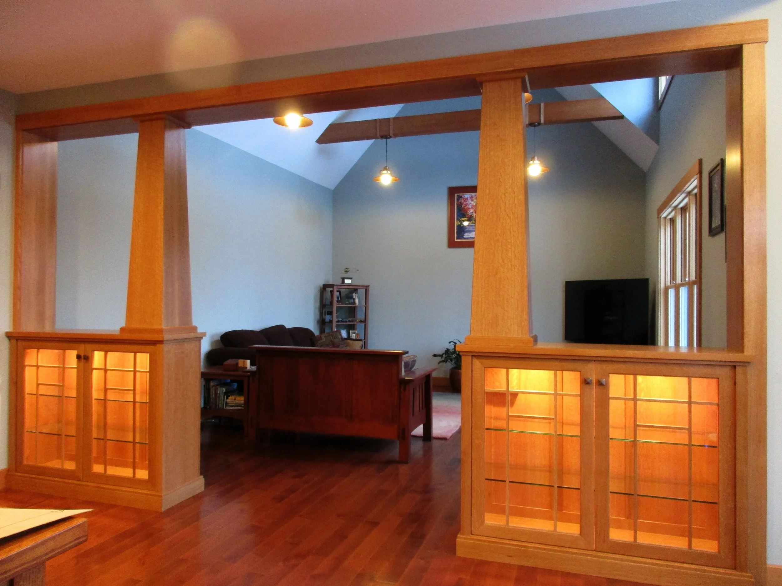 Mission style quarter-sawn oak portal from kitchen to living room