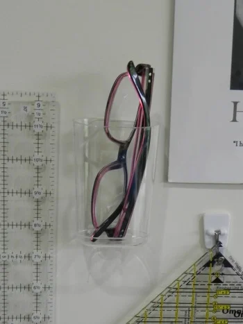 glassesholder.jpg