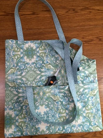 Demonstrating the pockets on the front (1 pocked subdivided into 3 parts)
