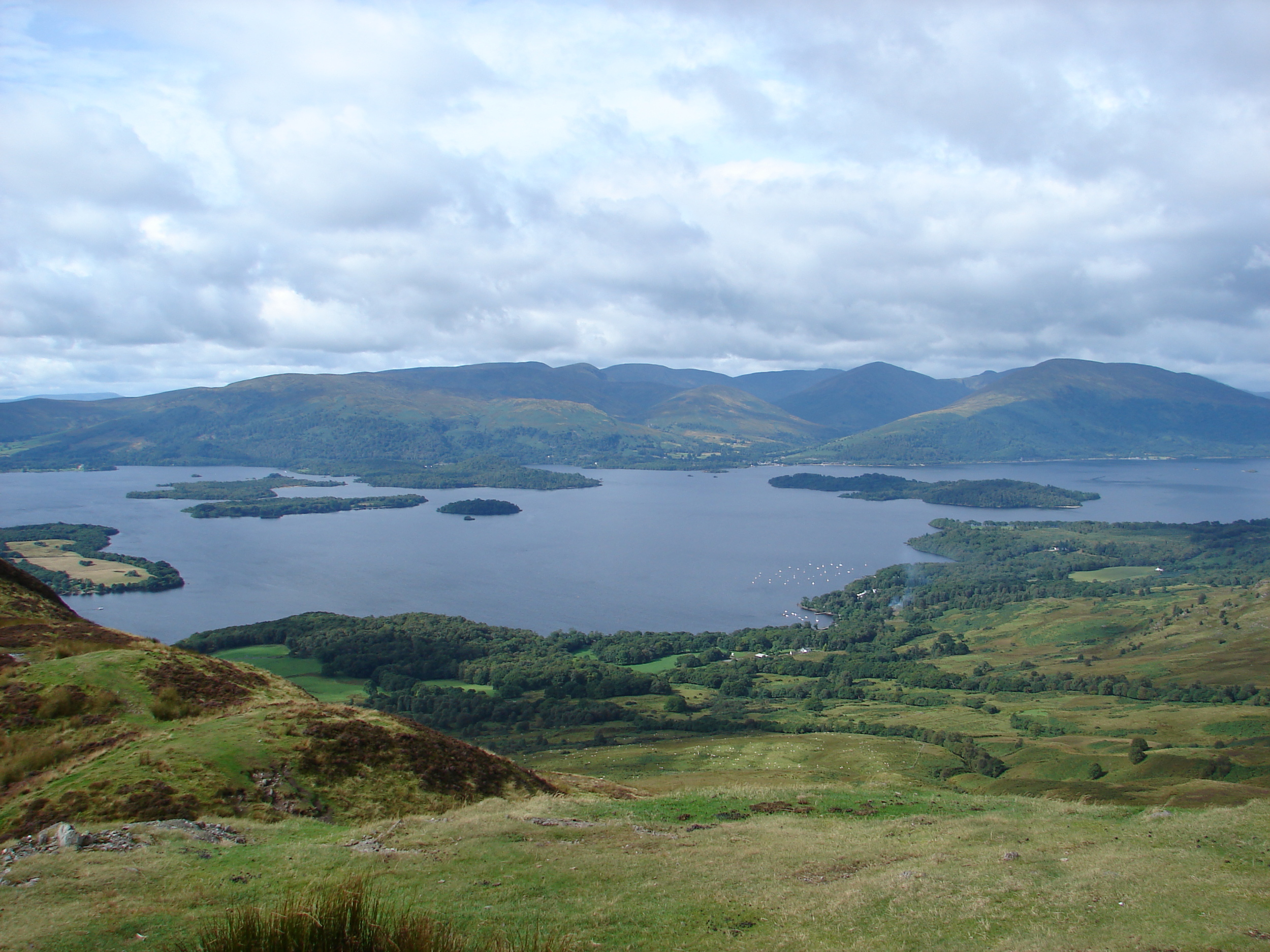 "Bonnie" Loch Lomond is the largest lake in Scotland.