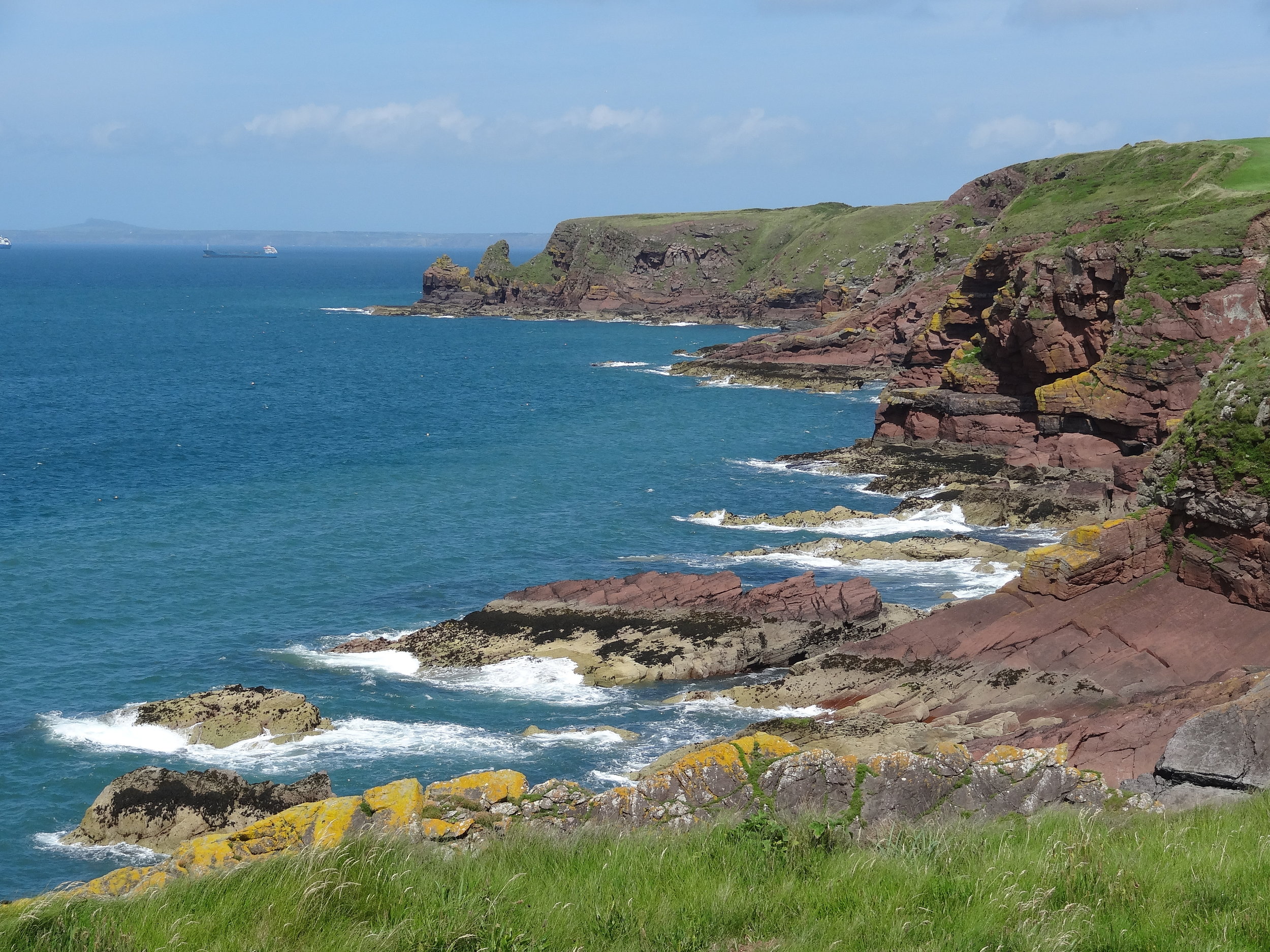 Along the Pembrokeshire Coast Path, the Irish Sea takes on a sparkling turquoise color in the sunshine.