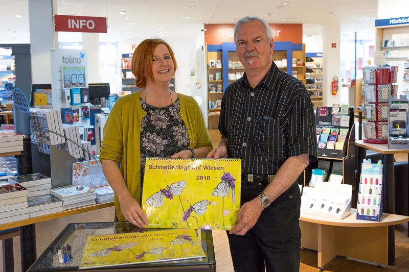 Der Fotograf Andreas Kolossa mit Frau Kolodzinsky in der Buchhandlung Langen