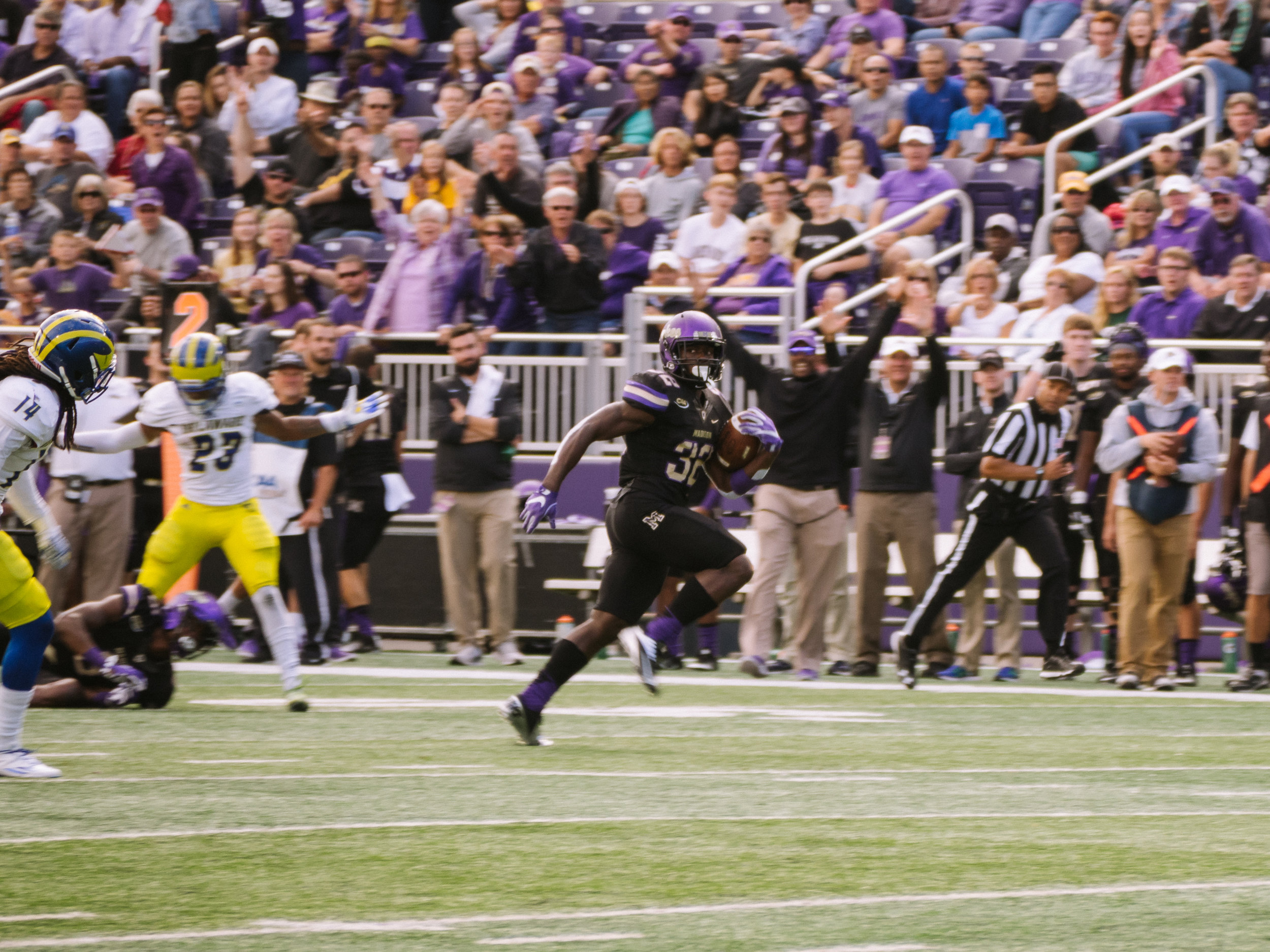 Breakaway during JMU vs Delaware in Harrisonburg