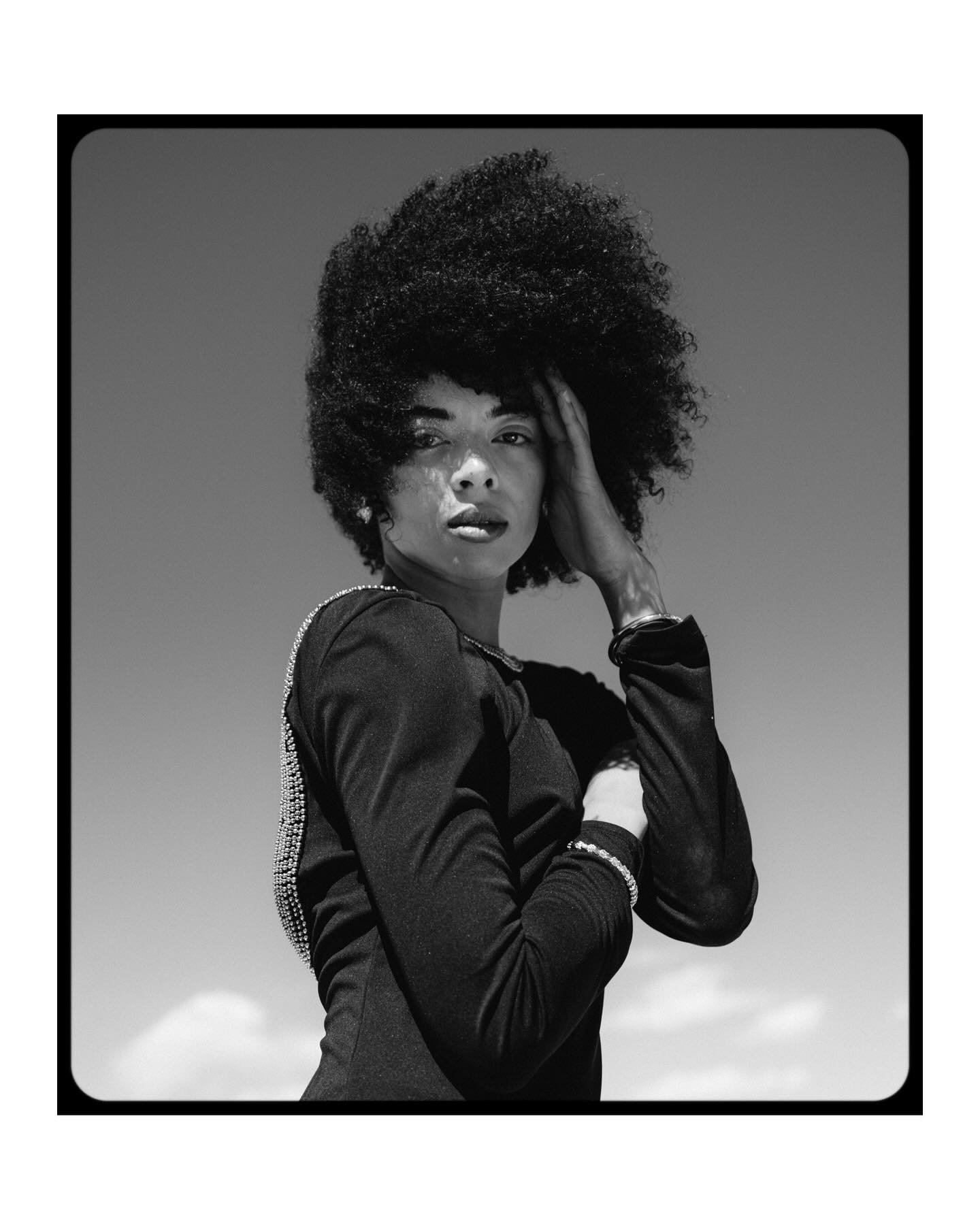 Bold looks in a desert oasis. 

Shot at Desert Reef, this series is all about contrast: wild and serene, soft and strong, grounded and free.
A love letter to sunlight, silence, and style. Inspired by the land and the women who roam it.

Photographer&