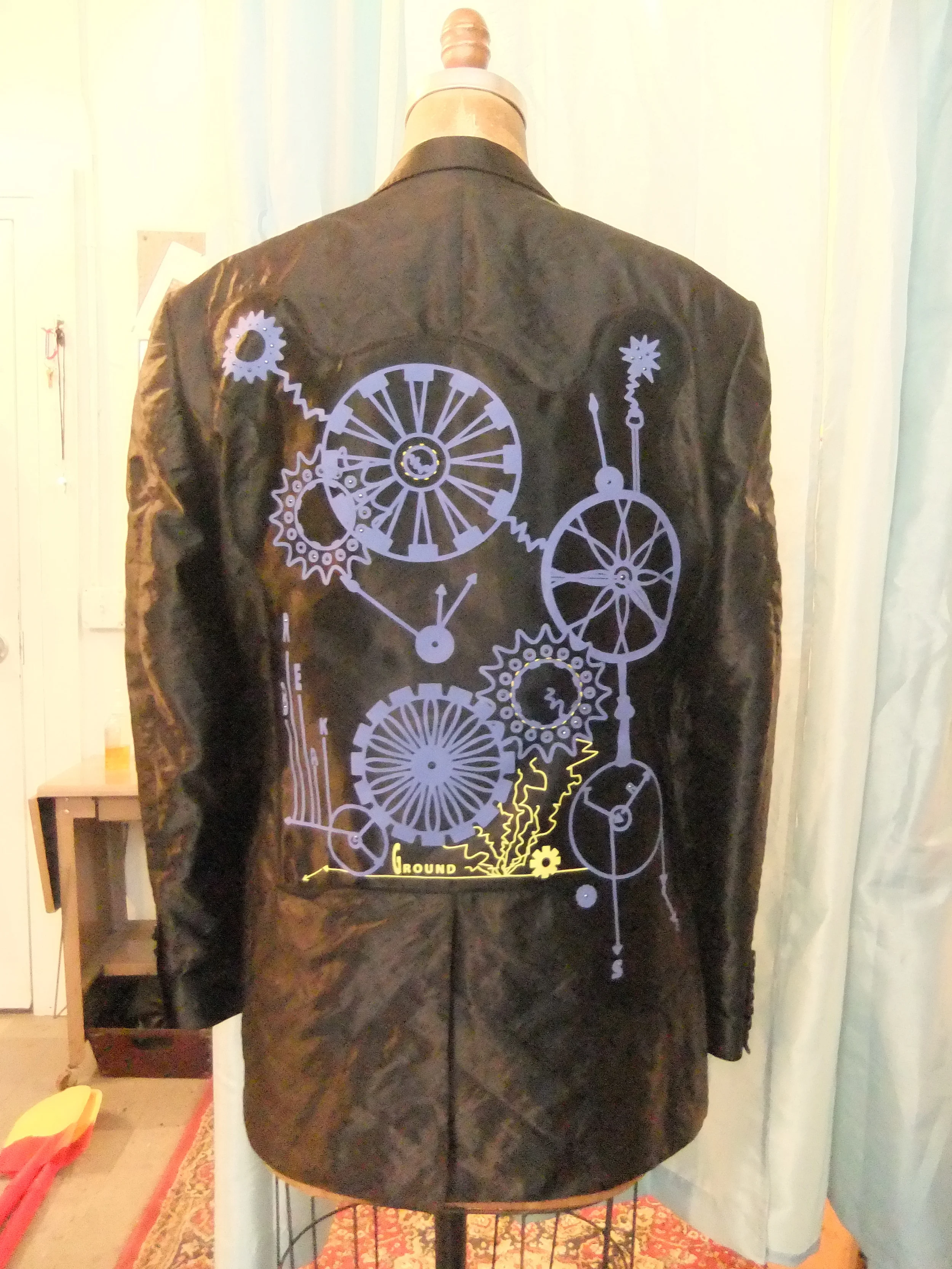 The jacket with the over coat of thermochromatic paint. This paint will dissapear to reveal the yellow when warm sand falls over it.