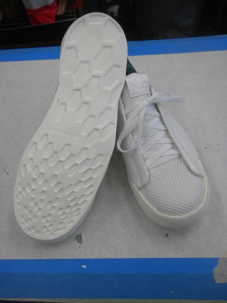 The CO2 recycled soles, casted by 10xBeta using 3D printed molds were assembled to the uppers to make the final product.
