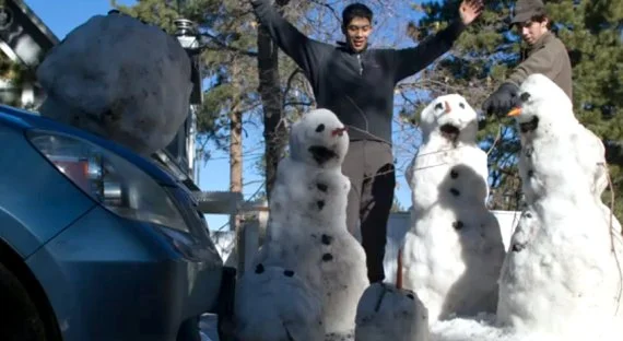 o-SNOWMAN-CAR-ACCIDENT-570.jpg